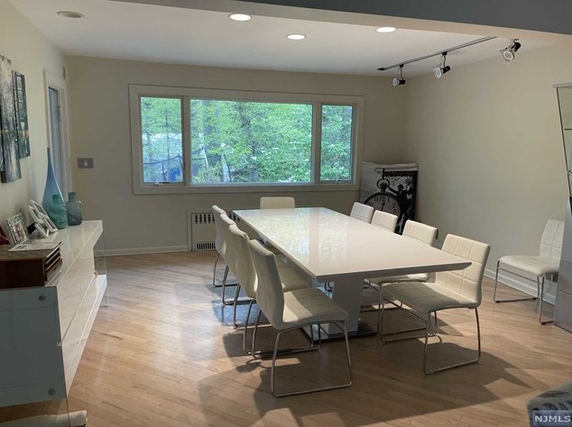 689 Winthrop Rd, Teaneck NJ  07666-2247 exterior