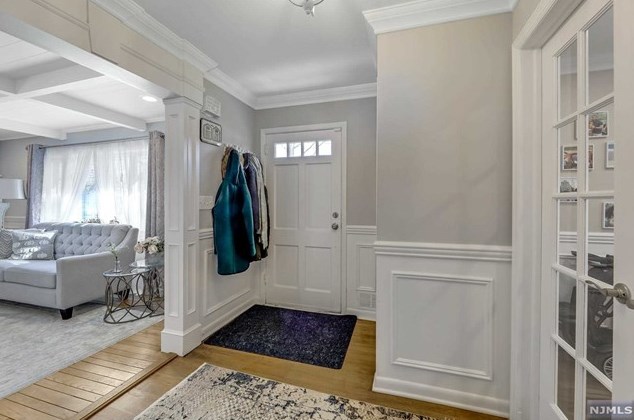 822 Arbor Rd, Paramus NJ  07652-4030 exterior