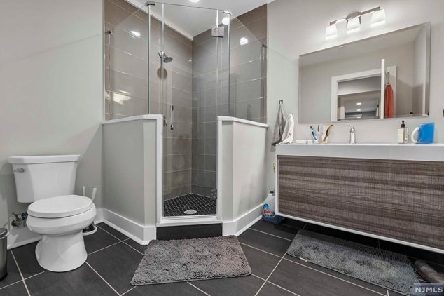 310 Mccloud Dr, West Fort Lee NJ  07024-5321 exterior