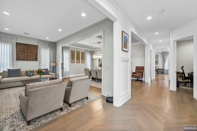 310 Mccloud Dr, West Fort Lee NJ  07024-5321 exterior