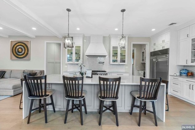 310 Mccloud Dr, West Fort Lee NJ  07024-5321 exterior