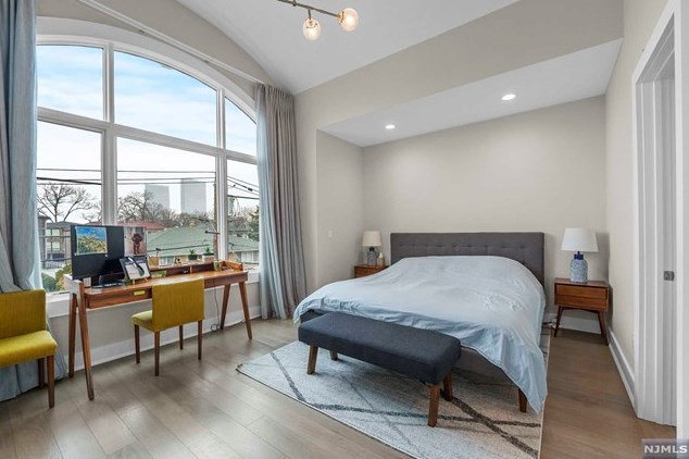 310 Mccloud Dr, West Fort Lee NJ  07024-5321 exterior