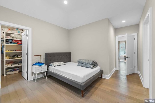 310 Mccloud Dr, West Fort Lee NJ  07024-5321 exterior