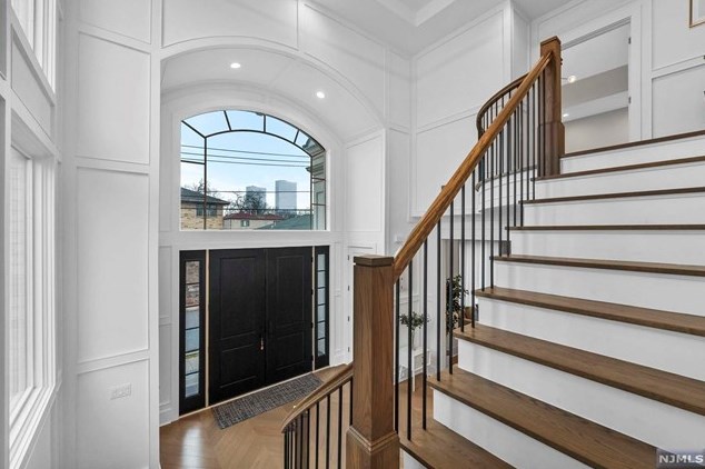 310 Mccloud Dr, West Fort Lee NJ  07024-5321 exterior