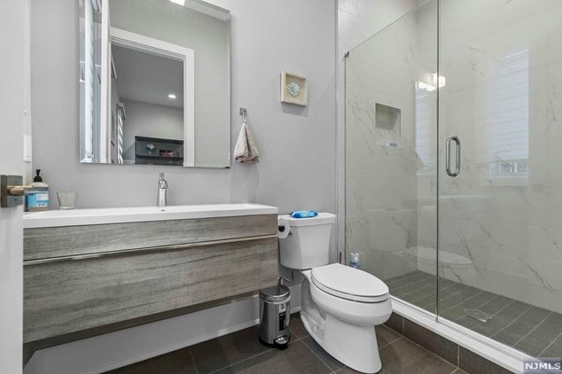 310 Mccloud Dr, West Fort Lee NJ  07024-5321 exterior