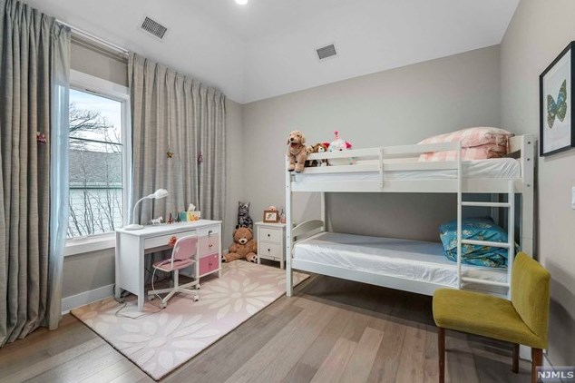 310 Mccloud Dr, West Fort Lee NJ  07024-5321 exterior