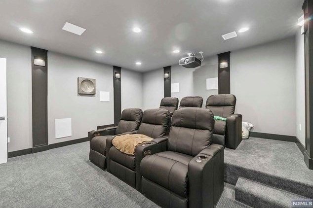 310 Mccloud Dr, West Fort Lee NJ  07024-5321 exterior