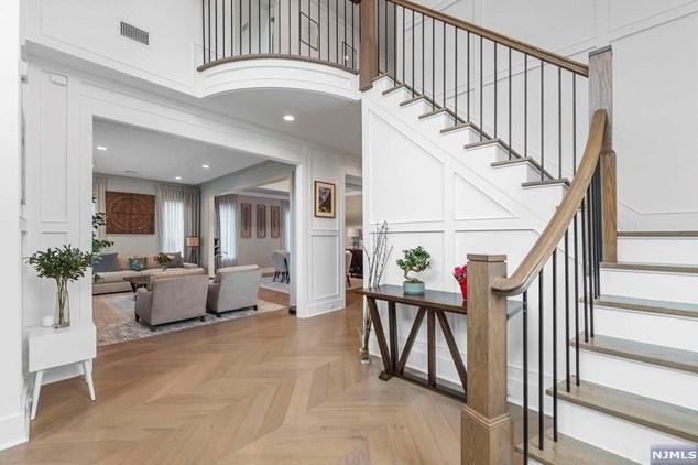 310 Mccloud Dr, West Fort Lee NJ  07024-5321 exterior