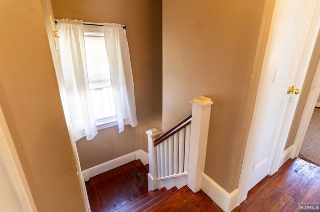 8 Crane Ave, Rutherford NJ  07070-2807 exterior