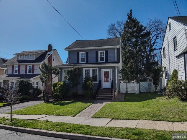 8 Crane Ave, Rutherford NJ  07070-2807 exterior