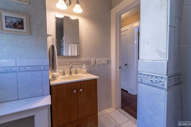 8 Crane Ave, Rutherford NJ  07070-2807 exterior