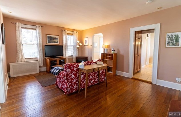 8 Crane Ave, Rutherford NJ  07070-2807 exterior