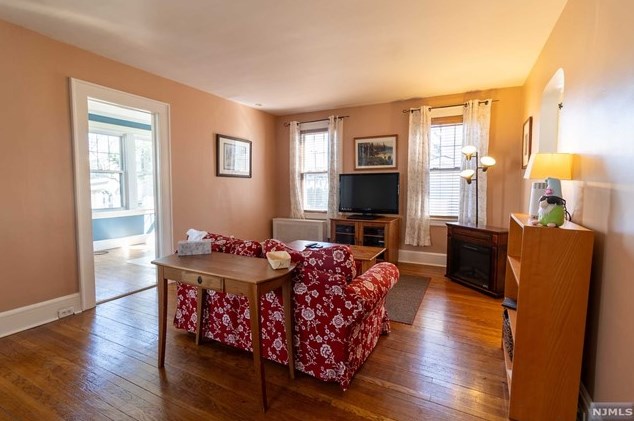 8 Crane Ave, Rutherford NJ  07070-2807 exterior