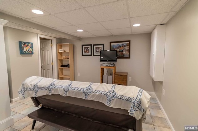 8 Crane Ave, Rutherford NJ  07070-2807 exterior