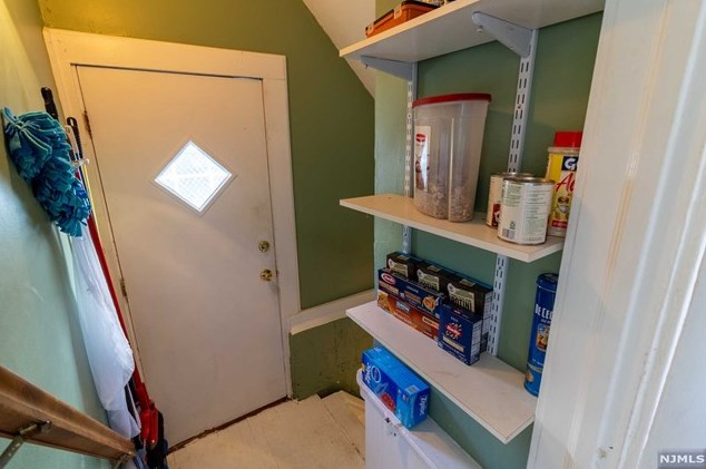 8 Crane Ave, Rutherford NJ  07070-2807 exterior