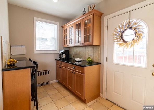 8 Crane Ave, Rutherford NJ  07070-2807 exterior