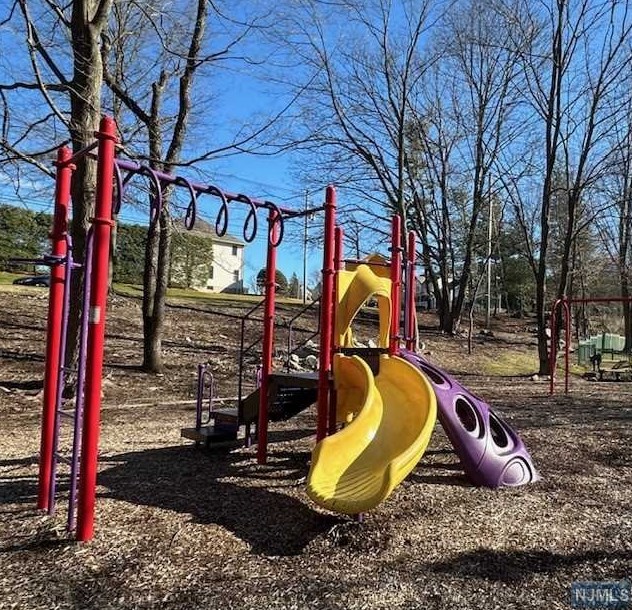 1452 York St, Mahwah NJ 07430-3263 exterior