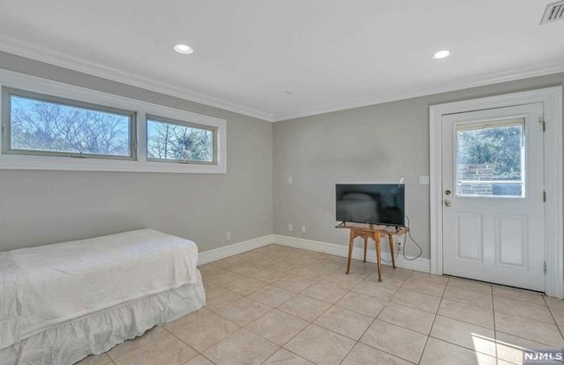 147 Saddlewood Dr, Hillsdale NJ  07642-1331 exterior