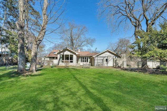 147 Saddlewood Dr, Hillsdale NJ  07642-1331 exterior