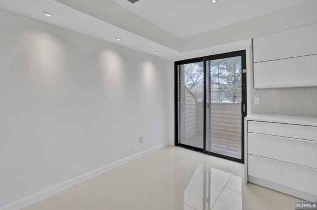 1302 15th St, West Fort Lee NJ  07024-1939 exterior