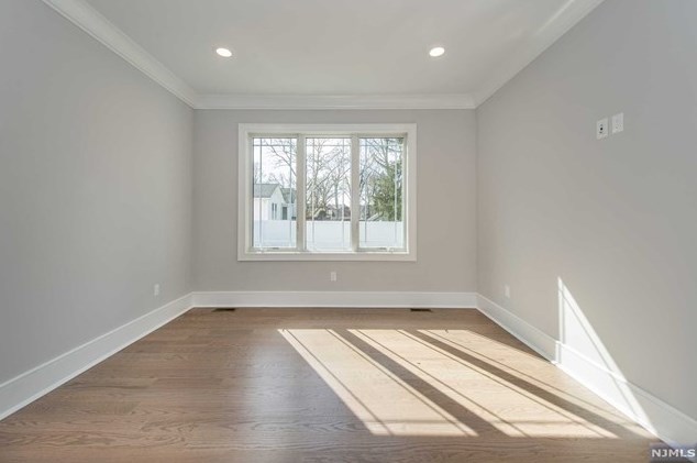 104 Birchwood Rd, Paramus NJ  07652-1950 exterior