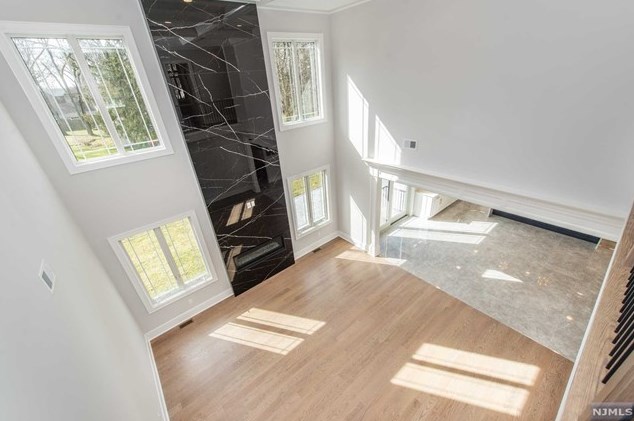 104 Birchwood Rd, Paramus NJ  07652-1950 exterior