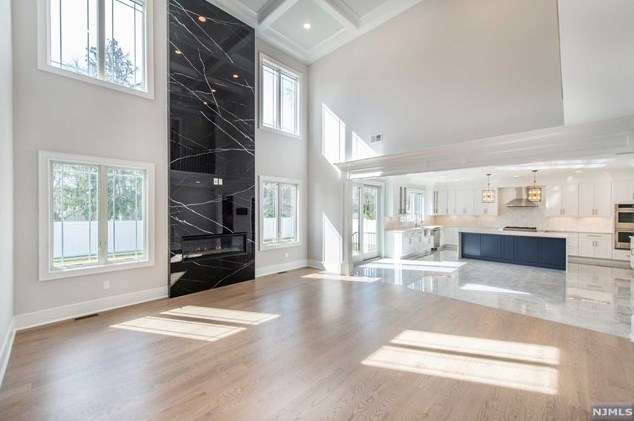 104 Birchwood Rd, Paramus NJ  07652-1950 exterior