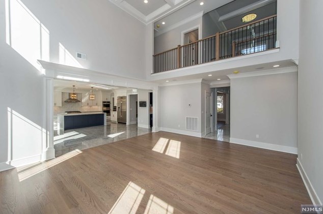 104 Birchwood Rd, Paramus NJ  07652-1950 exterior