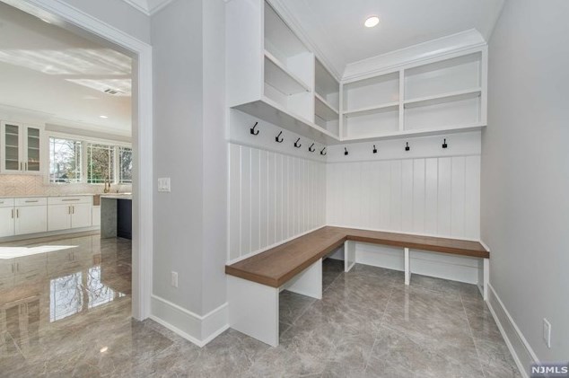 104 Birchwood Rd, Paramus NJ  07652-1950 exterior