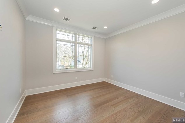 104 Birchwood Rd, Paramus NJ  07652-1950 exterior