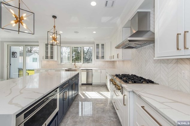 104 Birchwood Rd, Paramus NJ  07652-1950 exterior
