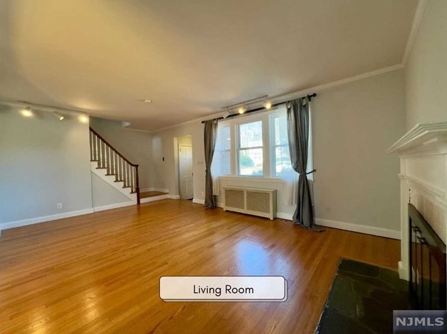 1041 Alpine Dr, Teaneck NJ  07666-5601 exterior