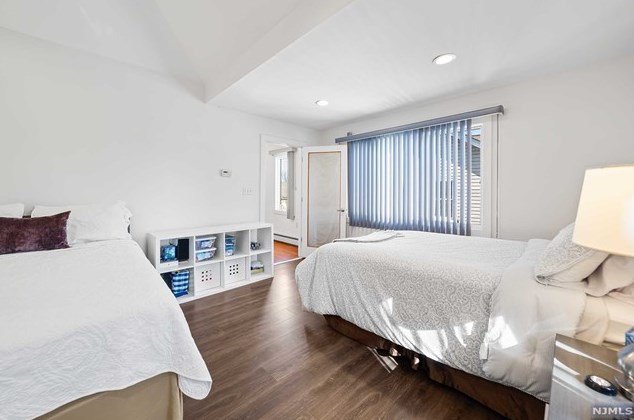 160 Smt Cross, Rutherford NJ 07070-2444 exterior