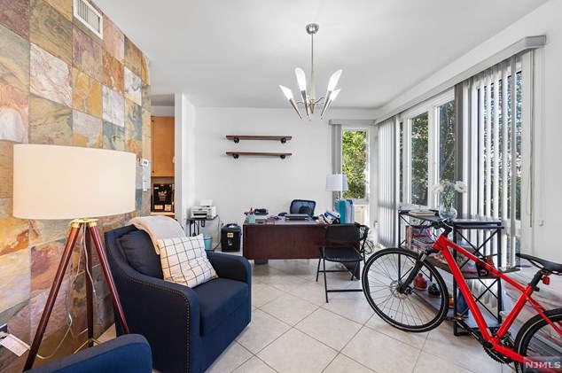 160 Smt Cross, Rutherford NJ 07070-2444 exterior