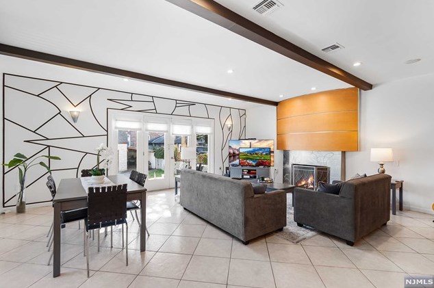 160 Smt Cross, Rutherford NJ 07070-2444 exterior