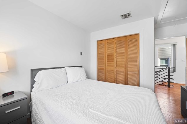 160 Smt Cross, Rutherford NJ 07070-2444 exterior