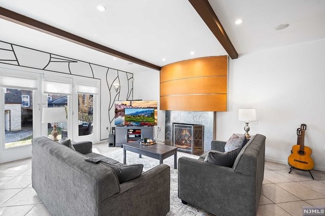 160 Smt Cross, Rutherford NJ 07070-2444 exterior