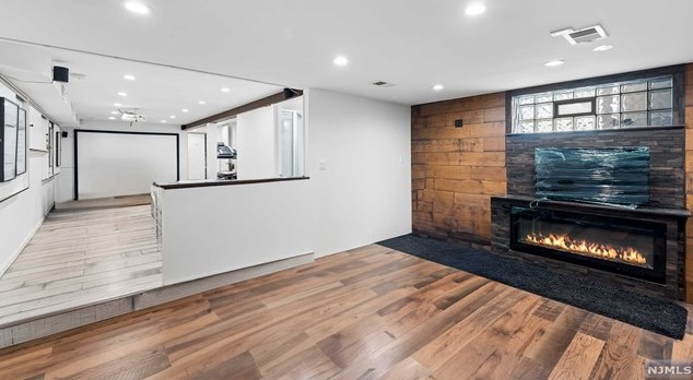 160 Smt Cross, Rutherford NJ 07070-2444 exterior