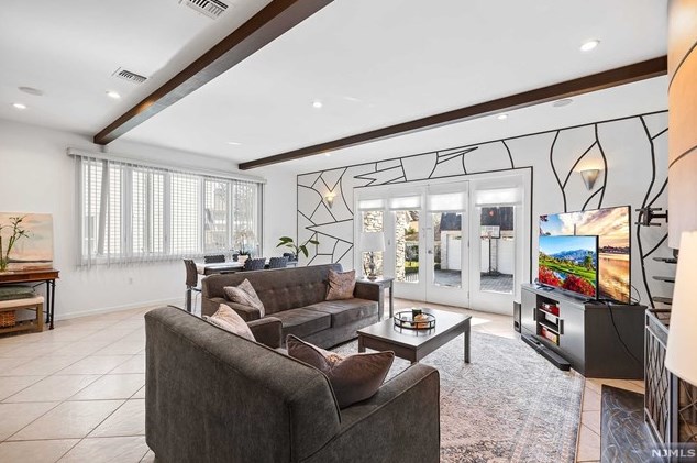 160 Smt Cross, Rutherford NJ 07070-2444 exterior