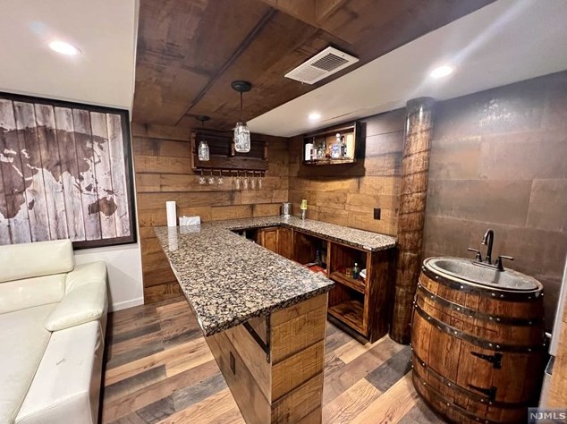 160 Smt Cross, Rutherford NJ 07070-2444 exterior