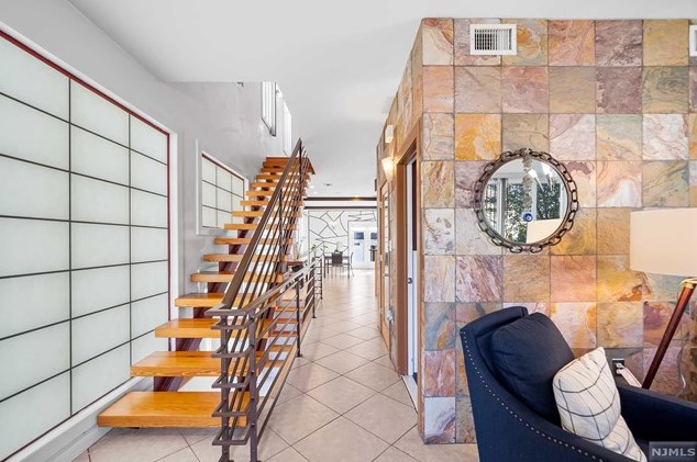 160 Smt Cross, Rutherford NJ 07070-2444 exterior