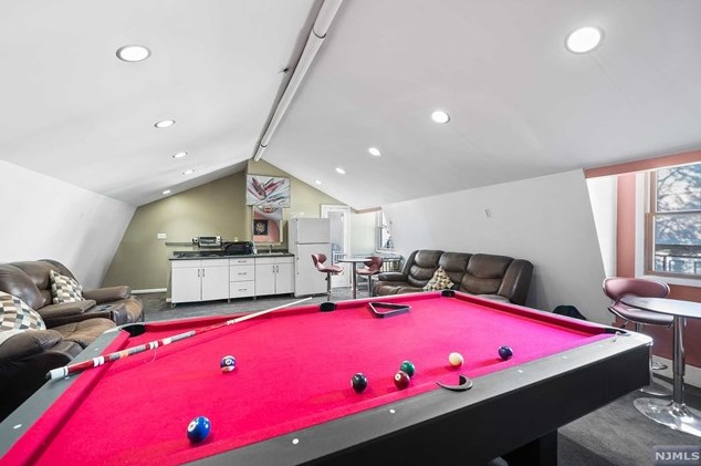 160 Smt Cross, Rutherford NJ 07070-2444 exterior