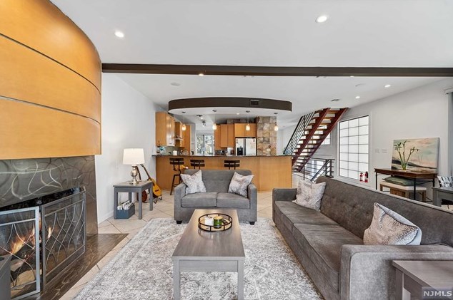 160 Smt Cross, Rutherford NJ 07070-2444 exterior