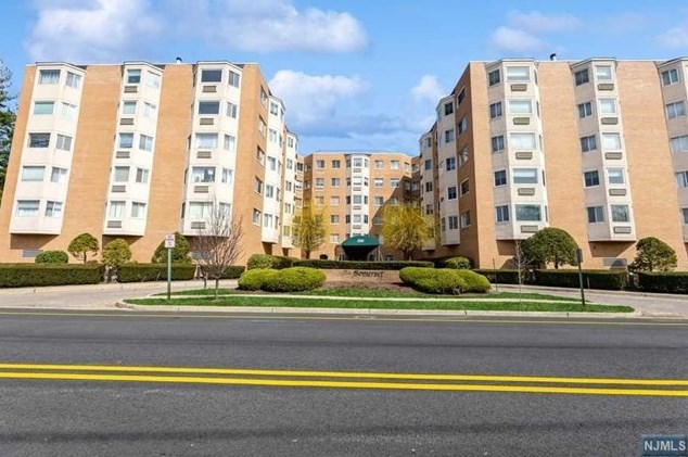 290 Anderson St, Hackensack NJ  07601-3617 exterior