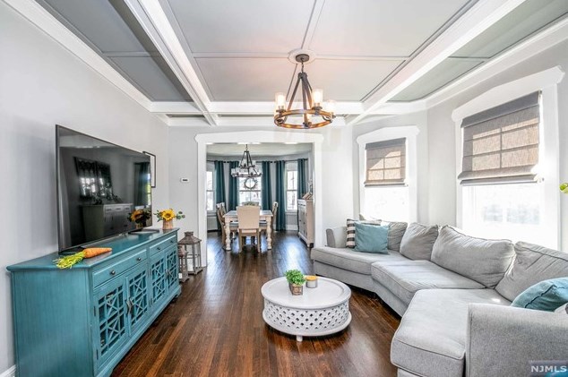 14 Courier Pl, Rutherford NJ  07070-1102 exterior