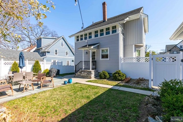 14 Courier Pl, Rutherford NJ  07070-1102 exterior