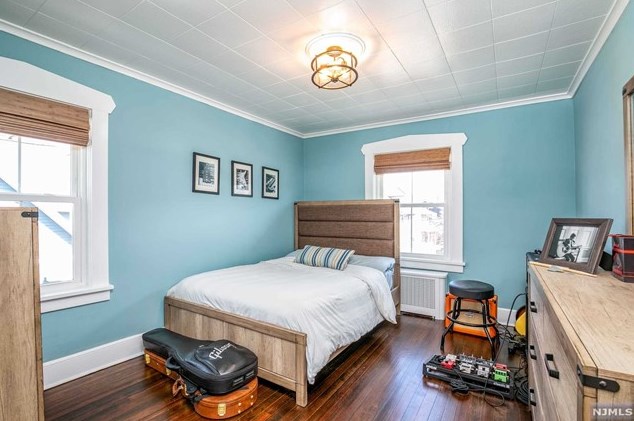 14 Courier Pl, Rutherford NJ  07070-1102 exterior