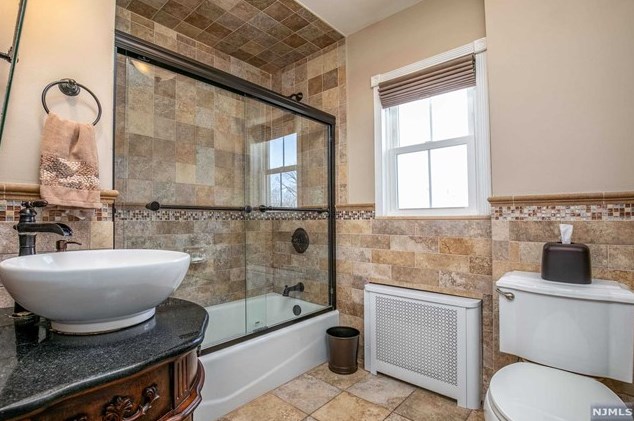 14 Courier Pl, Rutherford NJ  07070-1102 exterior