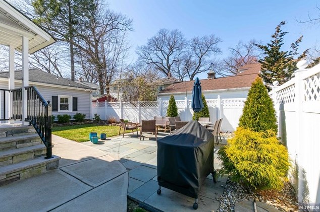 14 Courier Pl, Rutherford NJ  07070-1102 exterior