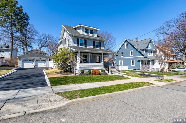 14 Courier Pl, Rutherford NJ  07070-1102 exterior